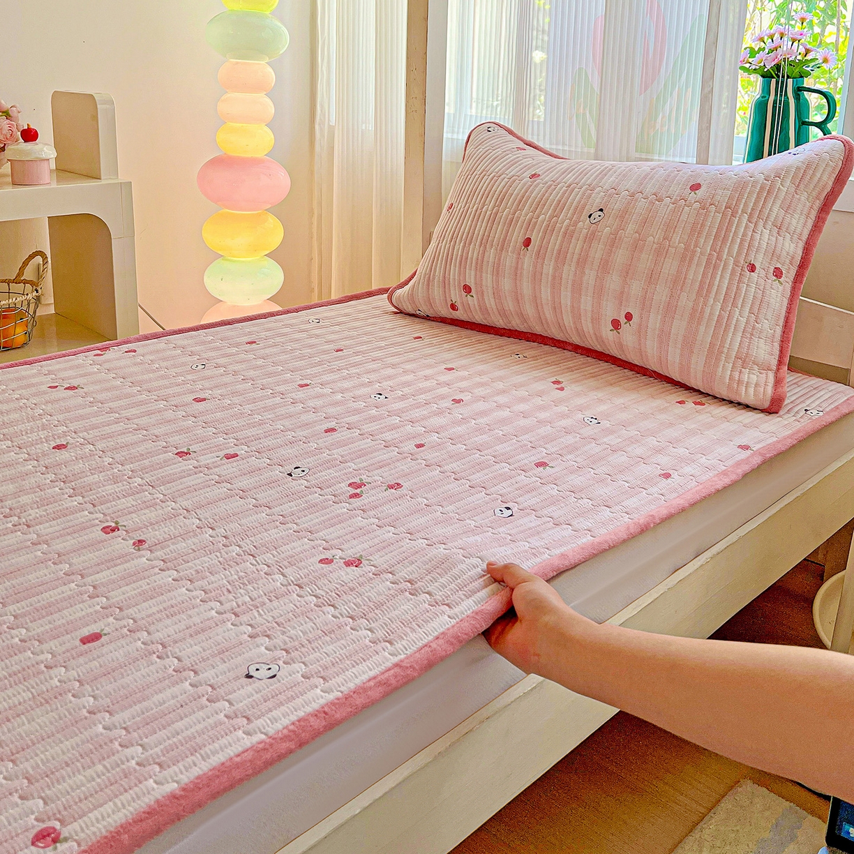 91家纺网 家纺一手货源 找家纺 恒尚居 2025新款纯棉牛奶绒学生床垫 双面两用夹棉床单床垫-秋冬款 四季通用 小欢喜-粉-A纯棉-B牛奶绒