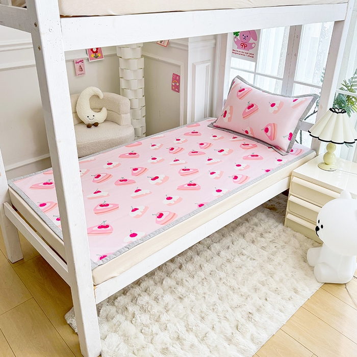 91家纺网 家纺一手货源 找家纺 萌宝家纺 2025新款小清新卡通学生宿舍凉席幼儿园小学生冰丝席冰藤软席 小蛋糕