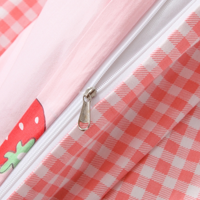 91家纺网 家纺一手货源 找家纺 萌宝家纺 2025新款幼儿园全棉纯棉三件套含芯婴童多件套 小草莓