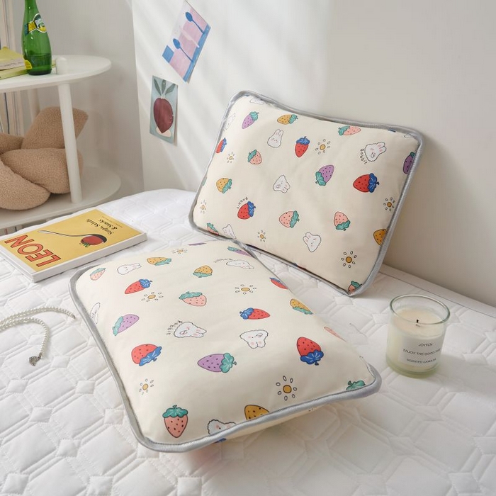 91家纺网 家纺一手货源 找家纺 小米枕芯 2025新款全棉儿童凉感冰爽柔软舒适亲肤枕头枕芯 米色草莓园【一对装】