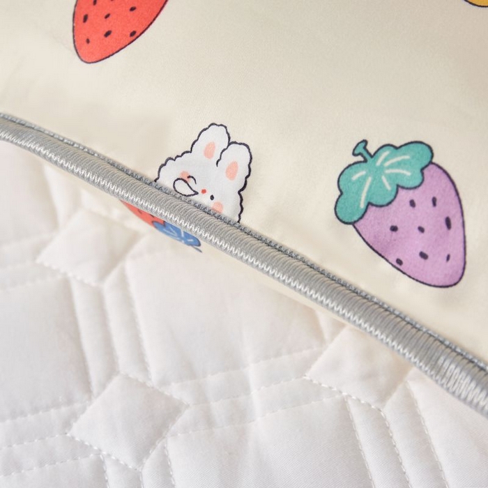 91家纺网 家纺一手货源 找家纺 小米枕芯 2025新款全棉儿童凉感冰爽柔软舒适亲肤枕头枕芯 米色草莓园【一对装】