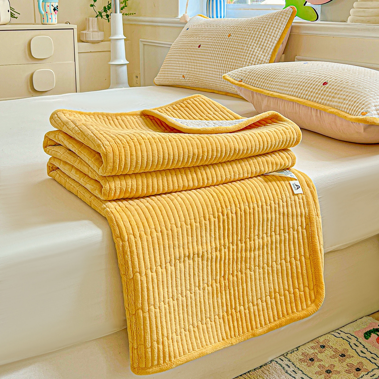 91家纺网 家纺一手货源 找家纺 恒尚居 2025新款纯棉牛奶绒学生床垫 双面两用夹棉床单床垫-秋冬款 四季通用 雨果-黄-A纯棉-B牛奶绒