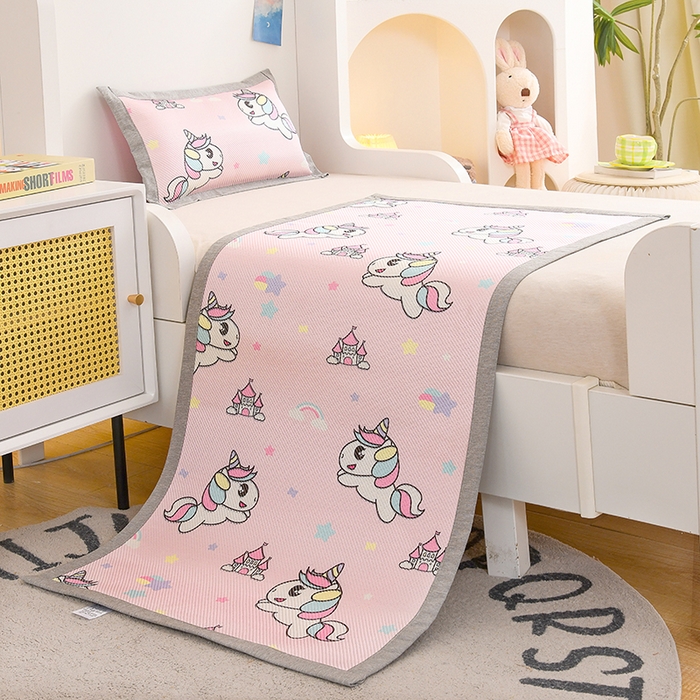 91家纺网 家纺一手货源 找家纺 （总）萌宝家纺 2025新款7A抗菌儿童冰藤席卡通软席幼儿园冰丝席可定制