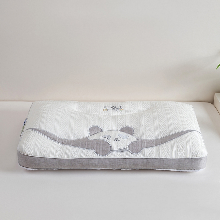 91家纺网 家纺一手货源 找家纺 小米枕芯 2025新款超柔透气亲肤趴趴熊猫护颈枕 趴趴熊猫护颈枕一只