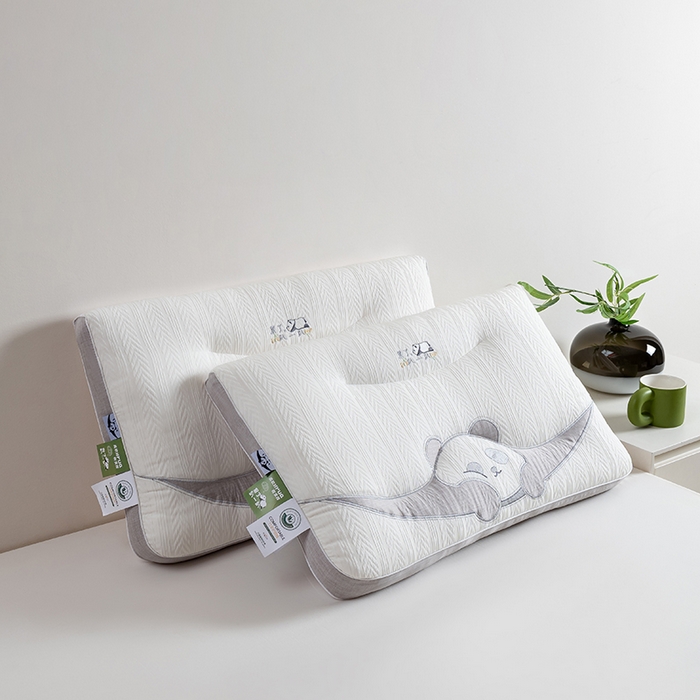 91家纺网 家纺一手货源 找家纺 小米枕芯 2025新款超柔透气亲肤趴趴熊猫护颈枕 趴趴熊猫护颈枕一对