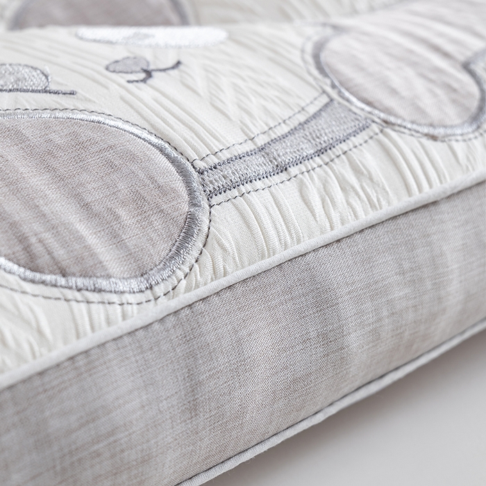 91家纺网 家纺一手货源 找家纺 小米枕芯 2025新款超柔透气亲肤趴趴熊猫护颈枕 趴趴熊猫护颈枕一对