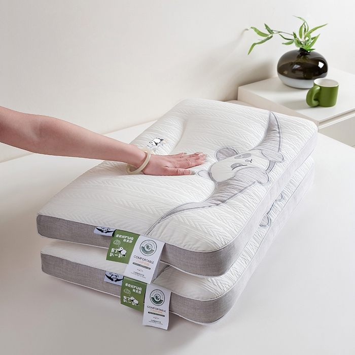 91家纺网 家纺一手货源 找家纺 小米枕芯 2025新款超柔透气亲肤趴趴熊猫护颈枕 趴趴熊猫护颈枕一对