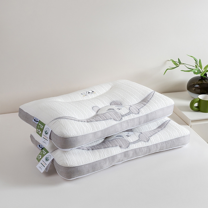 91家纺网 家纺一手货源 找家纺 小米枕芯 2025新款超柔透气亲肤趴趴熊猫护颈枕 趴趴熊猫护颈枕一对