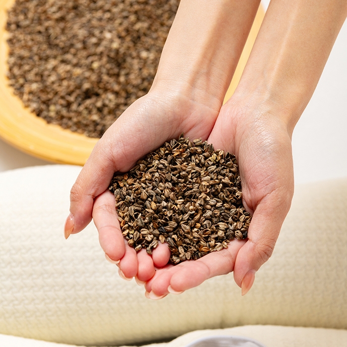 91家纺网 家纺一手货源 找家纺 小米枕芯 2025新款大凉山荞麦枕圆形三角形颈椎牵引枕 三角-米白