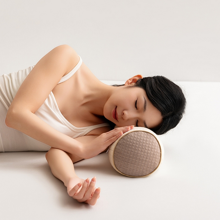 91家纺网 家纺一手货源 找家纺 小米枕芯 2025新款大凉山荞麦枕圆形三角形颈椎牵引枕 圆形-米白