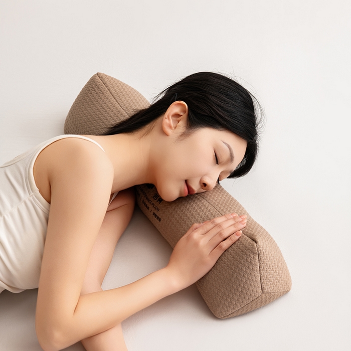 91家纺网 家纺一手货源 找家纺 小米枕芯 2025新款大凉山荞麦枕圆形三角形颈椎牵引枕 三角-咖色