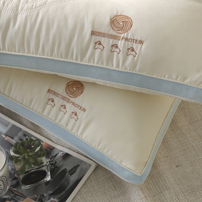 91家纺网 家纺一手货源 找家纺 永乐枕芯 2025新款羊绒蛋白枕枕头枕芯 蓝色