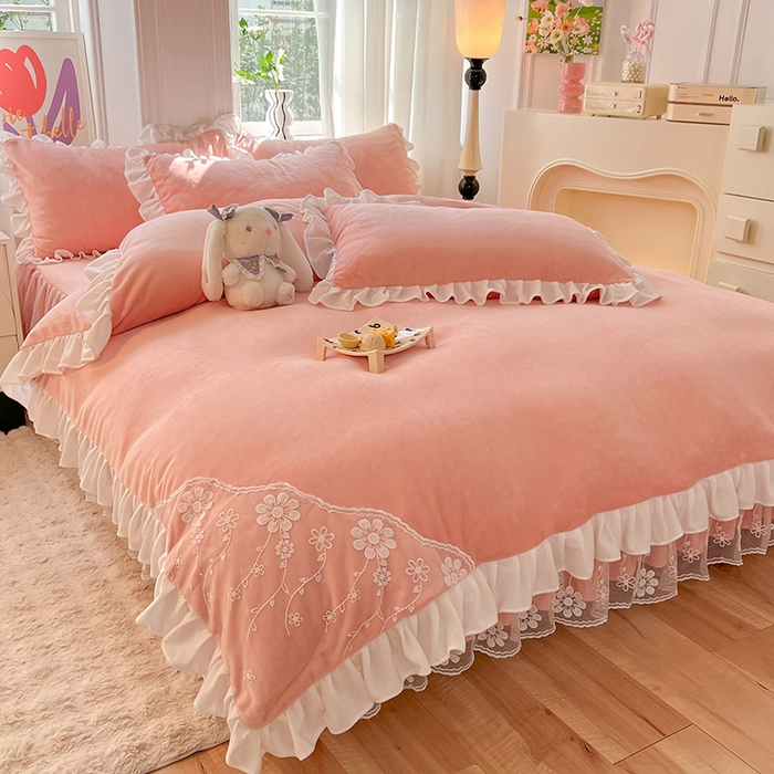 91家纺网 家纺一手货源 找家纺 唐人居 2025新款加厚牛奶绒床裙款四件套--花颜系列 花颜-浅粉玉