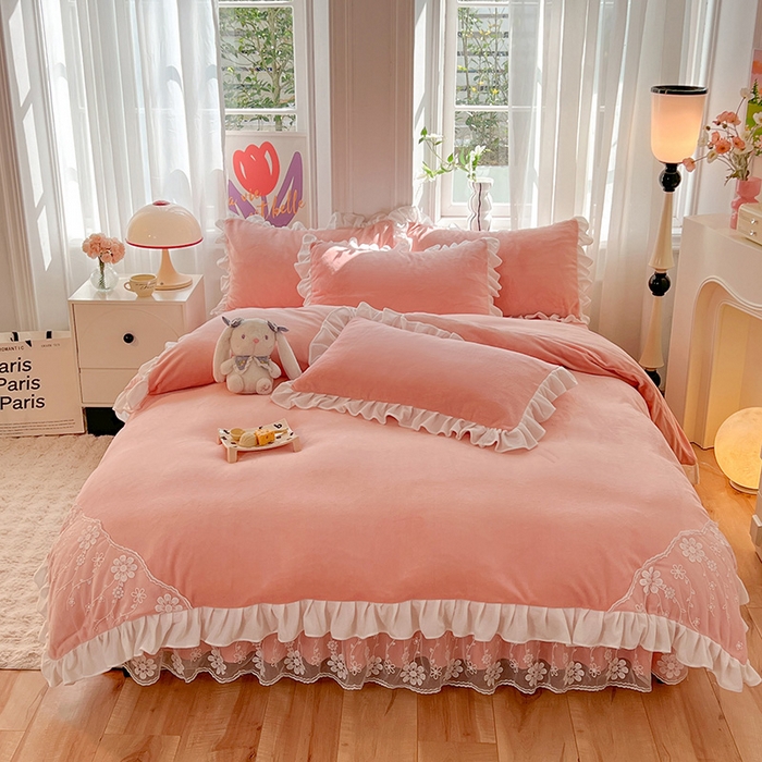 91家纺网 家纺一手货源 找家纺 唐人居 2025新款加厚牛奶绒床裙款四件套--花颜系列 花颜-浅粉玉