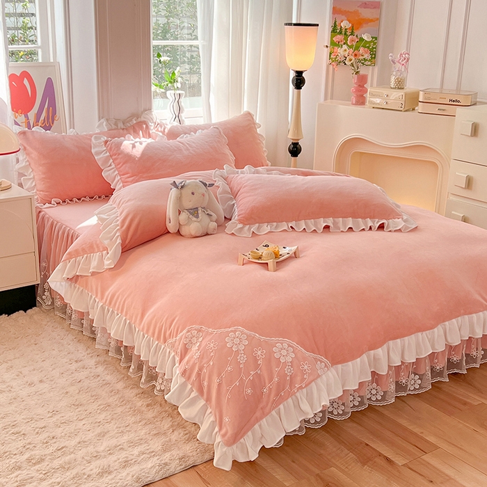 91家纺网 家纺一手货源 找家纺 唐人居 2025新款加厚牛奶绒床裙款四件套--花颜系列 花颜-浅粉玉