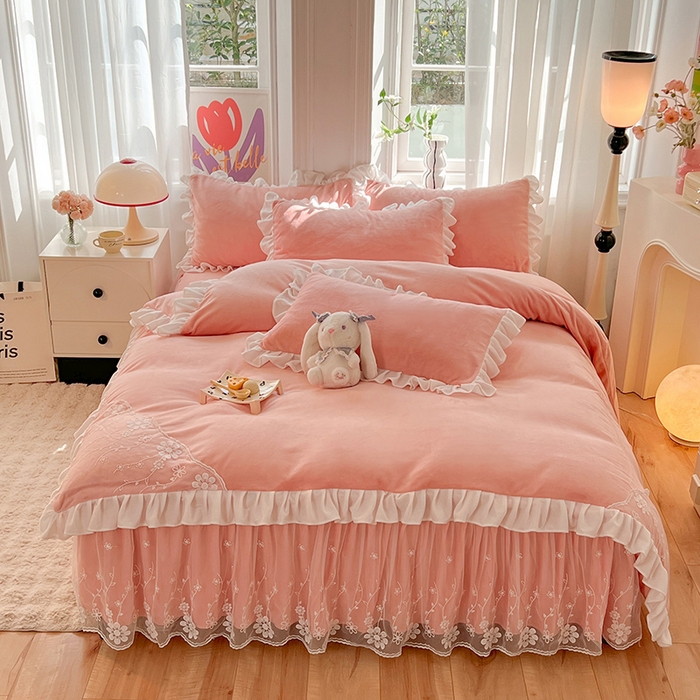 91家纺网 家纺一手货源 找家纺 唐人居 2025新款加厚牛奶绒床裙款四件套--花颜系列 花颜-浅粉玉