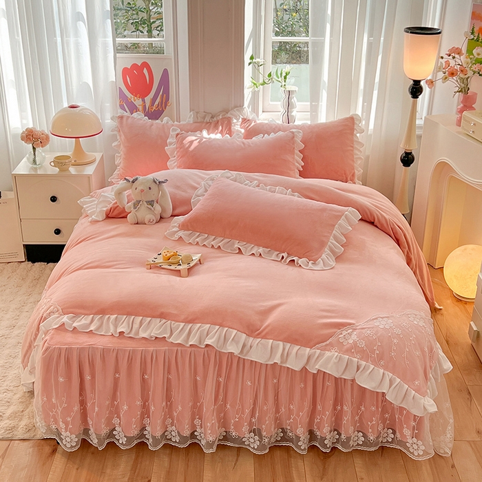 91家纺网 家纺一手货源 找家纺 唐人居 2025新款加厚牛奶绒床裙款四件套--花颜系列 花颜-浅粉玉