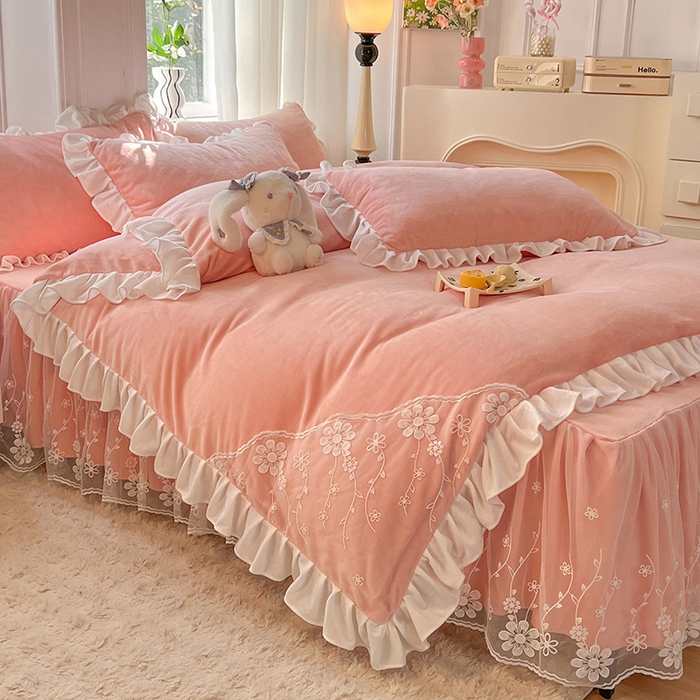 91家纺网 家纺一手货源 找家纺 唐人居 2025新款加厚牛奶绒床裙款四件套--花颜系列 花颜-浅粉玉