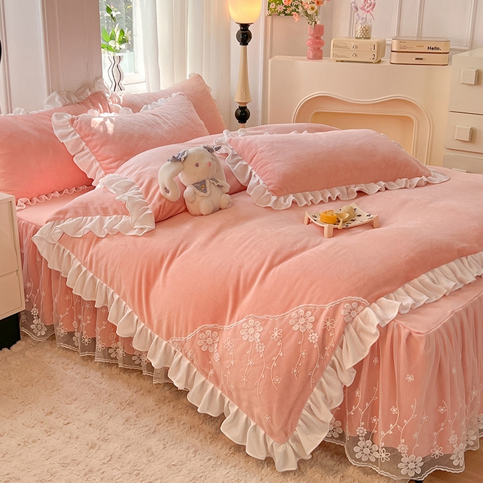 91家纺网 家纺一手货源 找家纺 唐人居 2025新款加厚牛奶绒床裙款四件套--花颜系列 花颜-浅粉玉