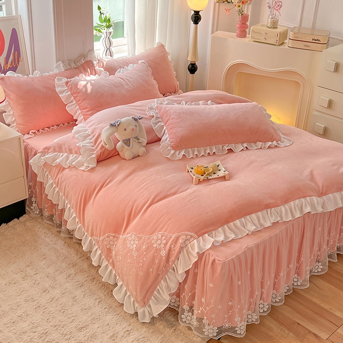 91家纺网 家纺一手货源 找家纺 唐人居 2025新款加厚牛奶绒床裙款四件套--花颜系列 花颜-浅粉玉