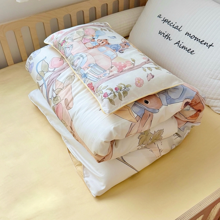 91家纺网 家纺一手货源 找家纺 萌宝家纺 2025新款A类60S数码大版印花长绒棉幼儿园三件套儿童多件套 汽车旅行