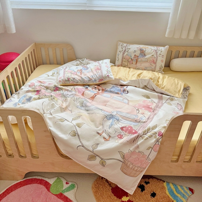 91家纺网 家纺一手货源 找家纺 萌宝家纺 2025新款A类60S数码大版印花长绒棉幼儿园三件套儿童多件套 汽车旅行