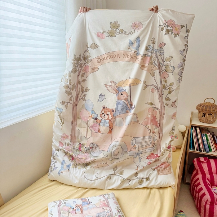 91家纺网 家纺一手货源 找家纺 萌宝家纺 2025新款A类60S数码大版印花长绒棉幼儿园三件套儿童多件套 汽车旅行