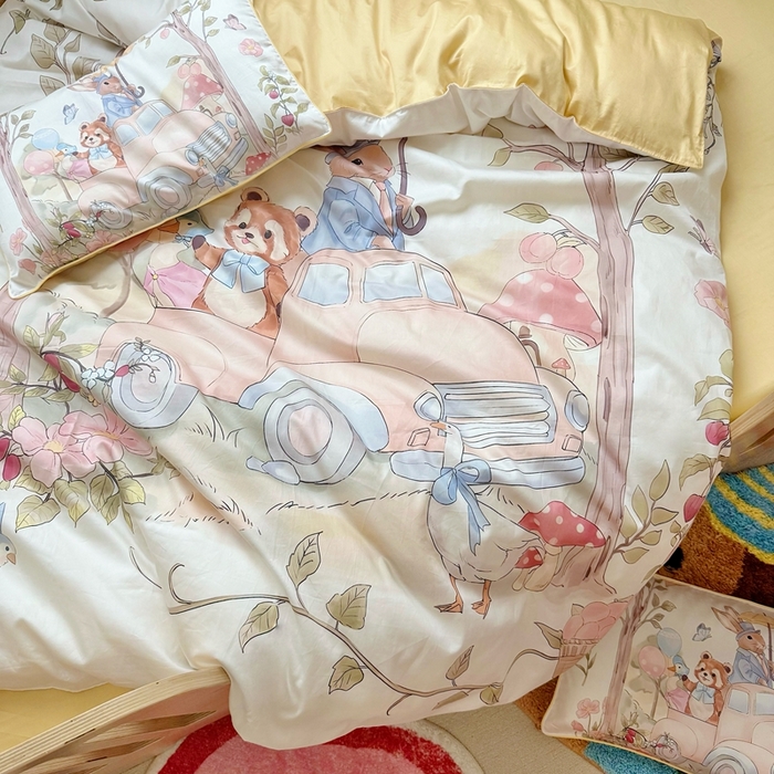 91家纺网 家纺一手货源 找家纺 萌宝家纺 2025新款A类60S数码大版印花长绒棉幼儿园三件套儿童多件套 汽车旅行