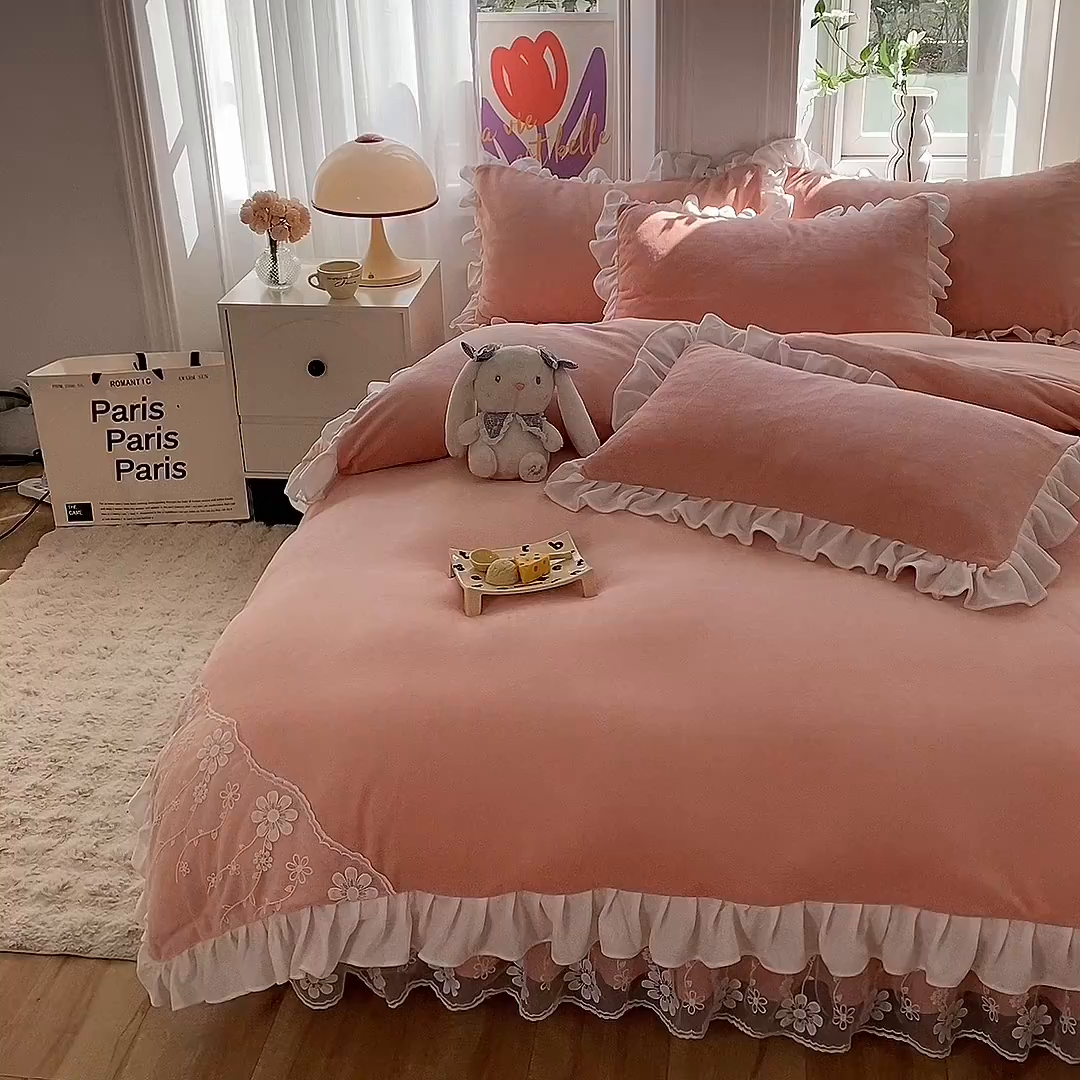 91家纺网 家纺一手货源 找家纺 唐人居 2025新款加厚牛奶绒床裙款四件套--花颜系列 花颜-浅粉玉