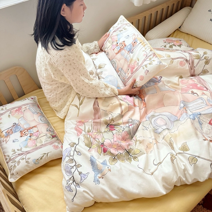 91家纺网 家纺一手货源 找家纺 萌宝家纺 2025新款A类60S数码大版印花长绒棉幼儿园三件套儿童多件套 汽车旅行