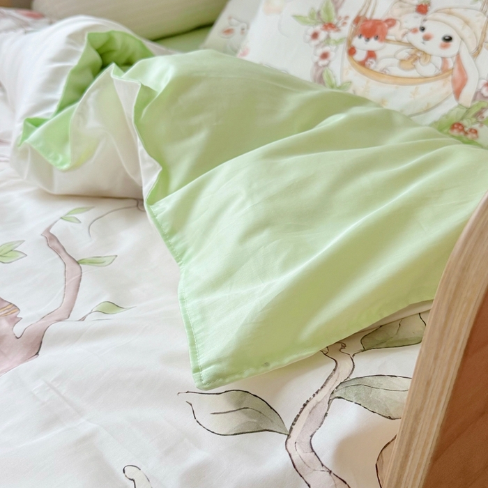 91家纺网 家纺一手货源 找家纺 萌宝家纺 2025新款A类60S数码大版印花长绒棉幼儿园三件套儿童多件套 摇篮兔子