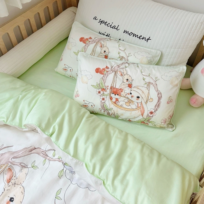 91家纺网 家纺一手货源 找家纺 萌宝家纺 2025新款A类60S数码大版印花长绒棉幼儿园三件套儿童多件套 摇篮兔子