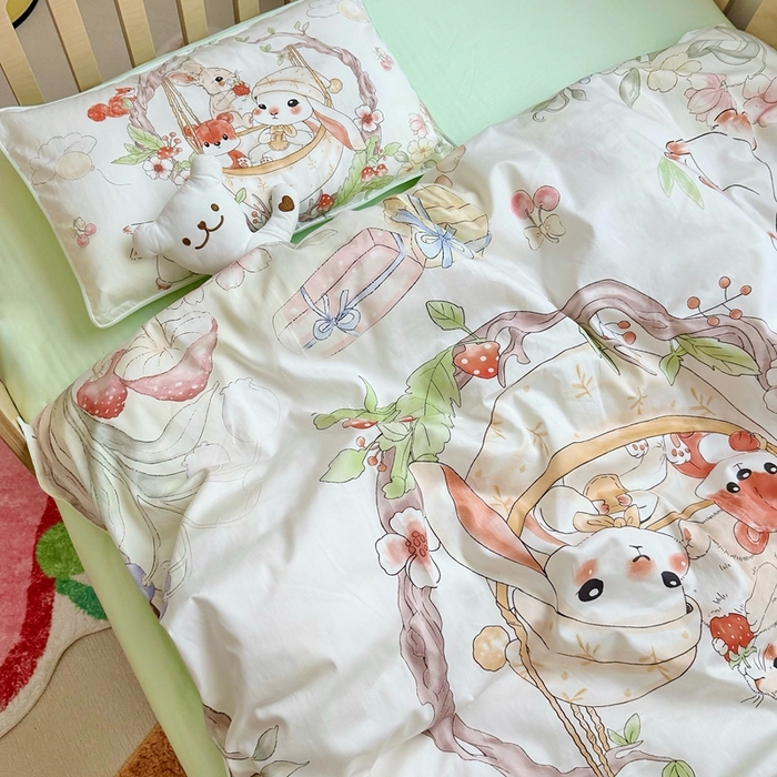 91家纺网 家纺一手货源 找家纺 萌宝家纺 2025新款A类60S数码大版印花长绒棉幼儿园三件套儿童多件套 摇篮兔子