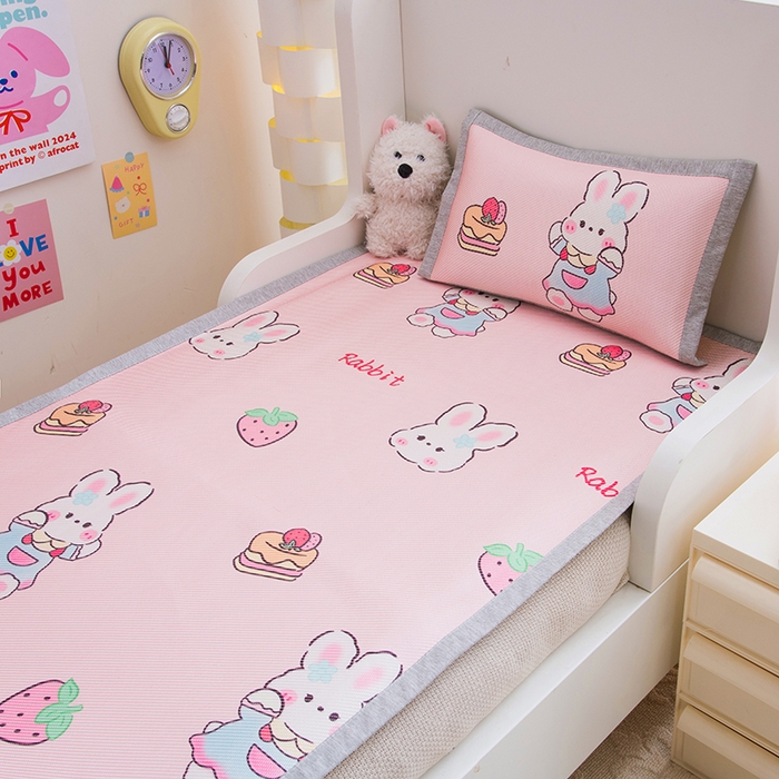 91家纺网 家纺一手货源 找家纺 萌宝家纺 2025新款7A抗菌儿童冰藤席卡通软席幼儿园冰丝席可定制 蛋糕兔子