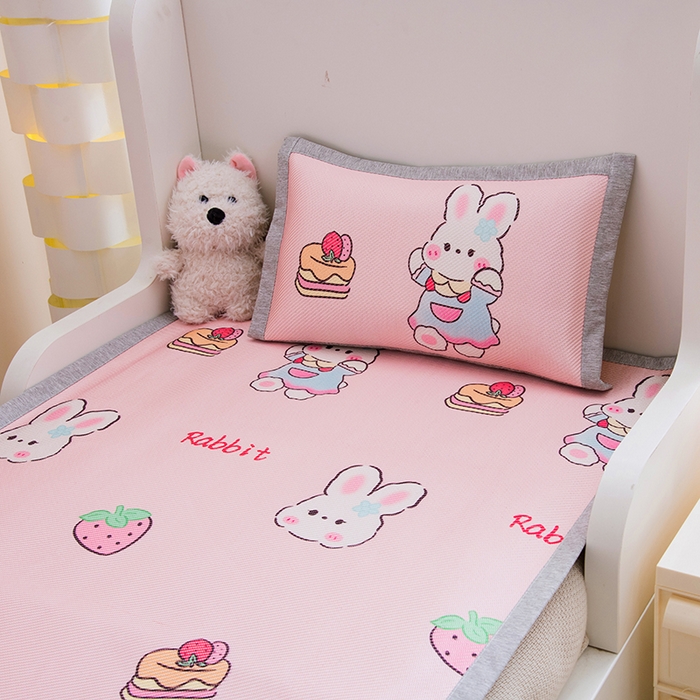 91家纺网 家纺一手货源 找家纺 萌宝家纺 2025新款7A抗菌儿童冰藤席卡通软席幼儿园冰丝席可定制 蛋糕兔子