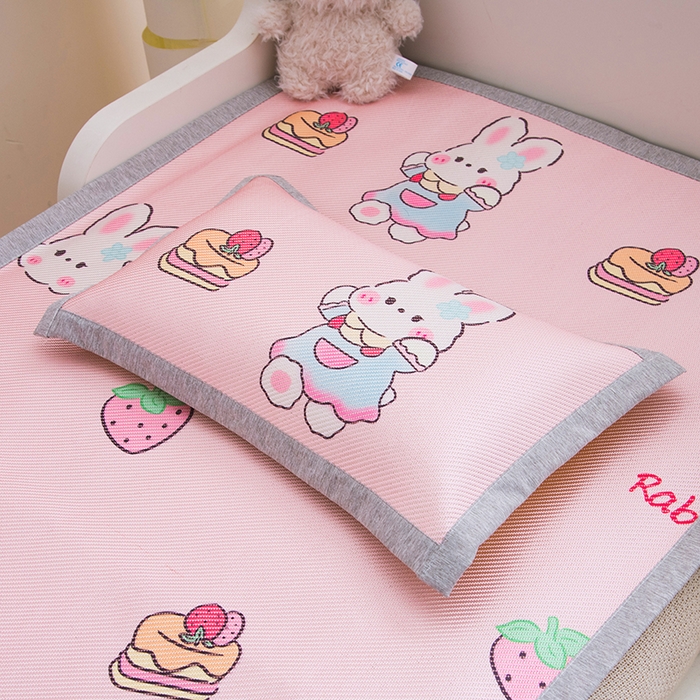 91家纺网 家纺一手货源 找家纺 萌宝家纺 2025新款7A抗菌儿童冰藤席卡通软席幼儿园冰丝席可定制 蛋糕兔子