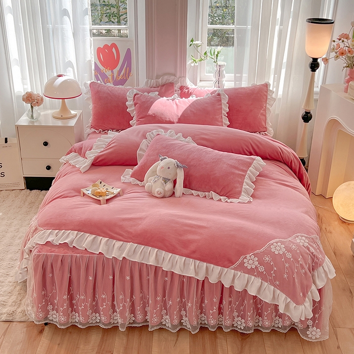 91家纺网 家纺一手货源 找家纺 唐人居 2025新款加厚牛奶绒床裙款四件套--花颜系列 花颜-桃粉