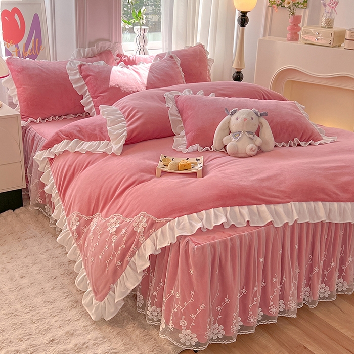 91家纺网 家纺一手货源 找家纺 唐人居 2025新款加厚牛奶绒床裙款四件套--花颜系列 花颜-桃粉