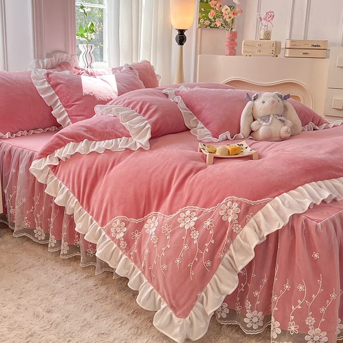 91家纺网 家纺一手货源 找家纺 唐人居 2025新款加厚牛奶绒床裙款四件套--花颜系列 花颜-桃粉