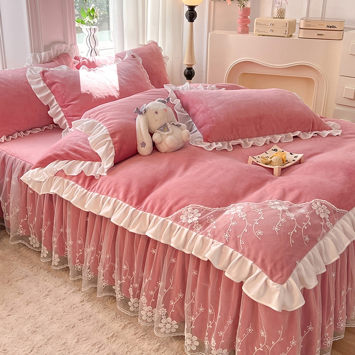 91家纺网 家纺一手货源 找家纺 唐人居 2025新款加厚牛奶绒床裙款四件套--花颜系列 花颜-桃粉