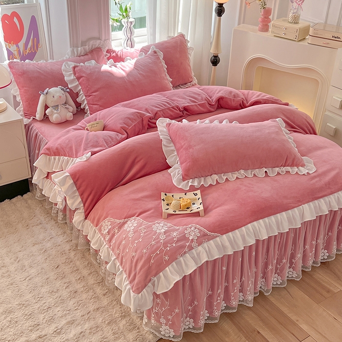 91家纺网 家纺一手货源 找家纺 唐人居 2025新款加厚牛奶绒床裙款四件套--花颜系列 花颜-桃粉