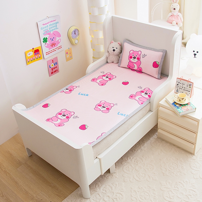 91家纺网 家纺一手货源 找家纺 萌宝家纺 2025新款7A抗菌儿童冰藤席卡通软席幼儿园冰丝席可定制 粉色小熊