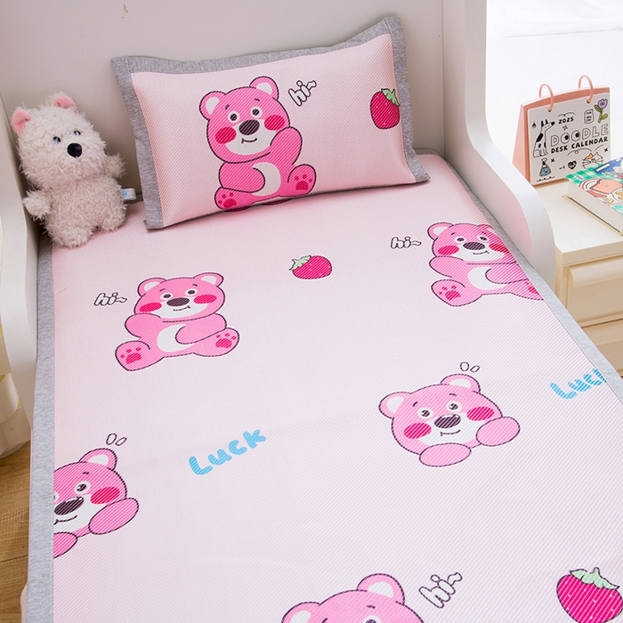 91家纺网 家纺一手货源 找家纺 萌宝家纺 2025新款7A抗菌儿童冰藤席卡通软席幼儿园冰丝席可定制 粉色小熊