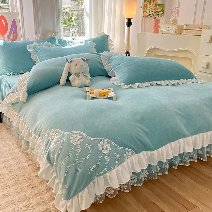 91家纺网 家纺一手货源 找家纺 唐人居 2025新款加厚牛奶绒床裙款四件套--花颜系列 花颜-天蓝