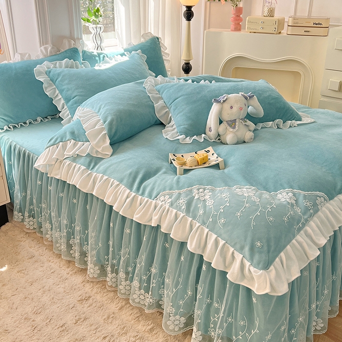 91家纺网 家纺一手货源 找家纺 唐人居 2025新款加厚牛奶绒床裙款四件套--花颜系列 花颜-天蓝