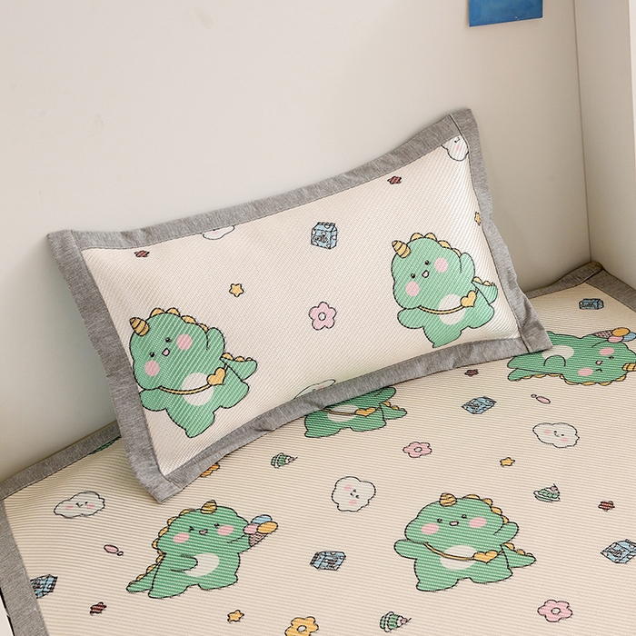 91家纺网 家纺一手货源 找家纺 萌宝家纺 2025新款7A抗菌儿童冰藤席卡通软席幼儿园冰丝席可定制 小恐龙