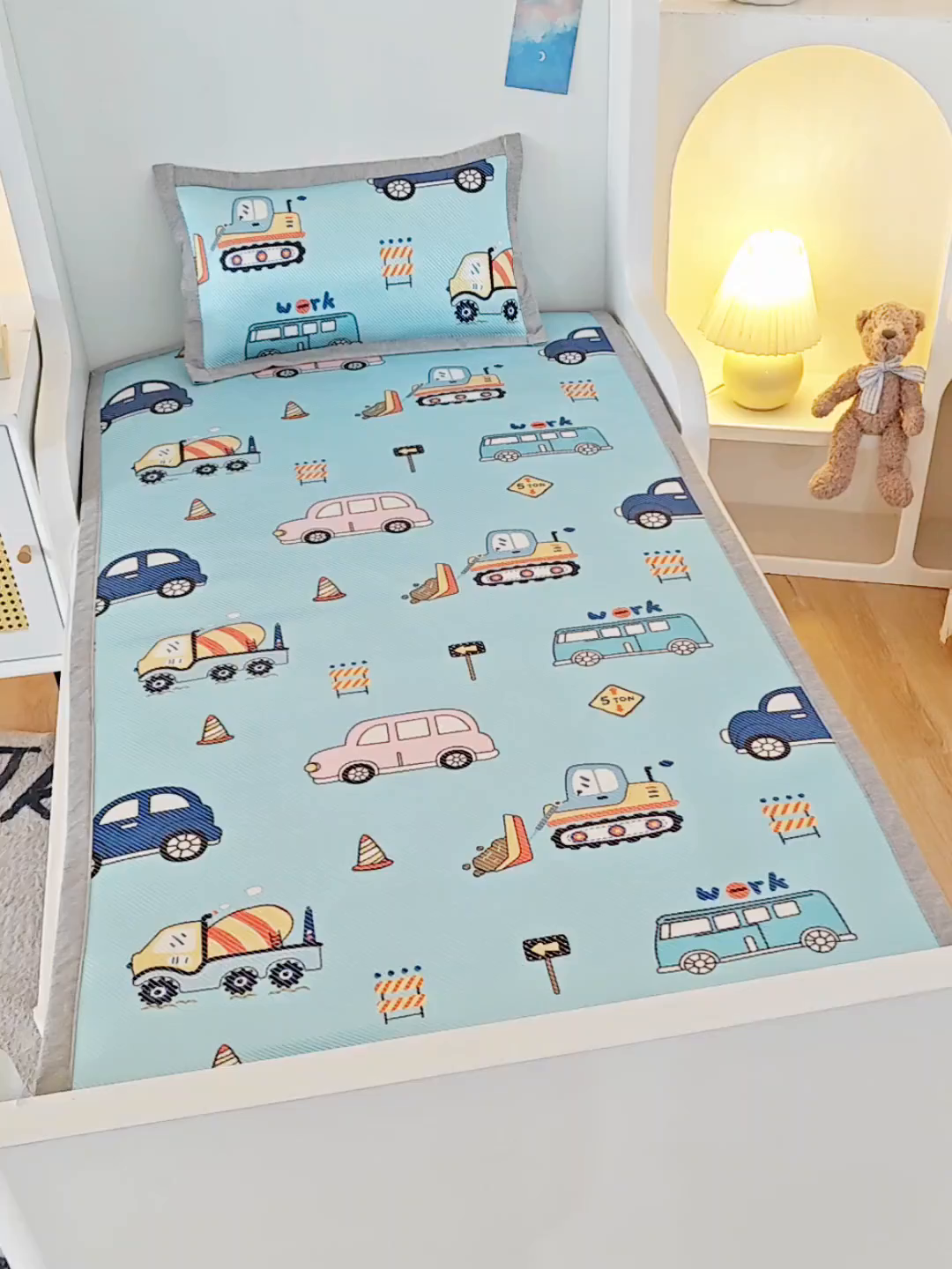 91家纺网 家纺一手货源 找家纺 萌宝家纺 2025新款7A抗菌儿童冰藤席卡通软席幼儿园冰丝席可定制 小汽车-蓝