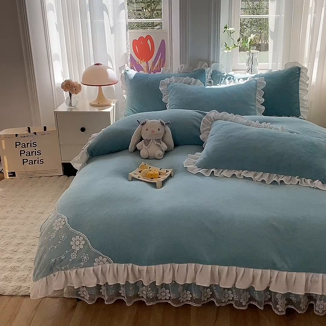 91家纺网 家纺一手货源 找家纺 唐人居 2025新款加厚牛奶绒床裙款四件套--花颜系列 花颜-天蓝