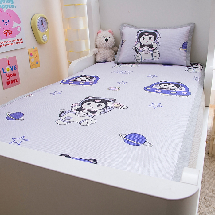 91家纺网 家纺一手货源 找家纺 萌宝家纺 2025新款7A抗菌儿童冰藤席卡通软席幼儿园冰丝席可定制 紫色精灵