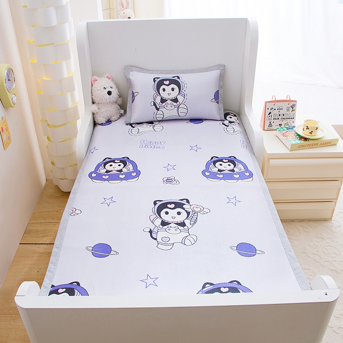 91家纺网 家纺一手货源 找家纺 萌宝家纺 2025新款7A抗菌儿童冰藤席卡通软席幼儿园冰丝席可定制 紫色精灵